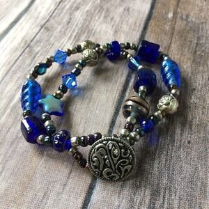 Art Glass Bead Bracelet 7.5" Long Hand Crafted Vintage Button Clasp Star Blue